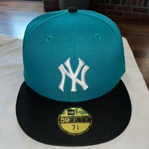 Aqua & Black Yankees Dead Stock